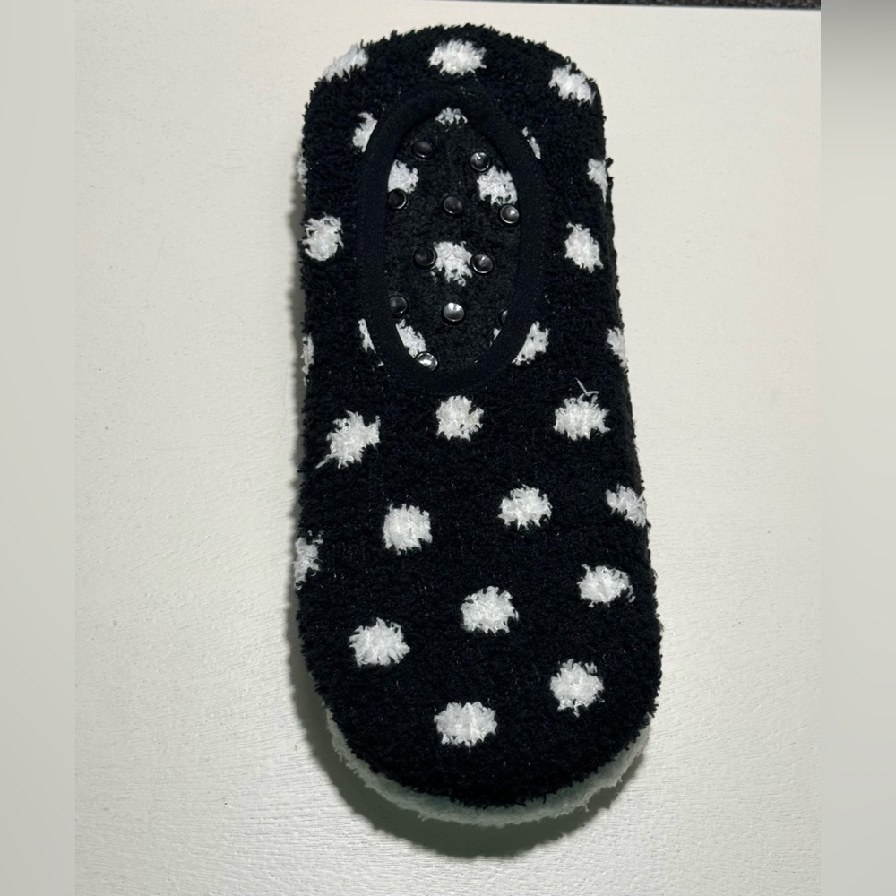 Give.Love.Renew. 2 pair Fuzzy Grip Socks NWT 🐼